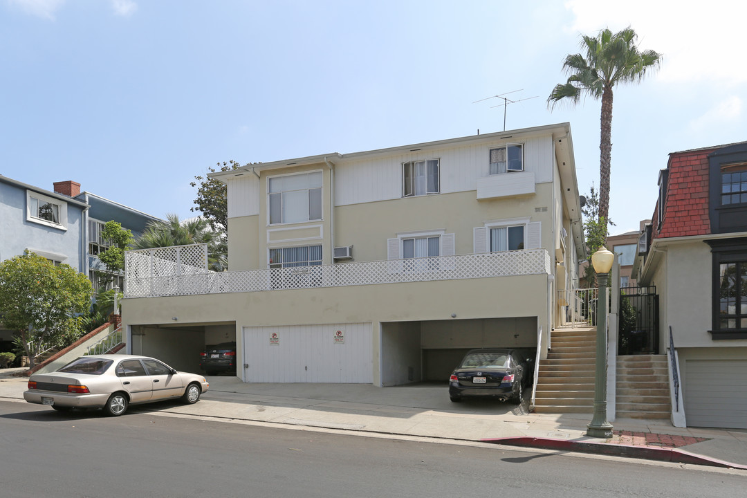 658-664 Midvale Ave in Los Angeles, CA - Building Photo