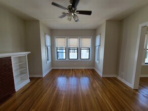 4206 N Pulaski Rd, Unit 2E in Chicago, IL - Building Photo - Building Photo