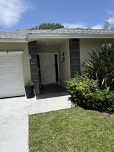 201 Del Rio Blvd in Boca Raton, FL - Building Photo - Building Photo