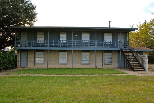 3017 Tudor Ln in Irving, TX - Building Photo - Building Photo