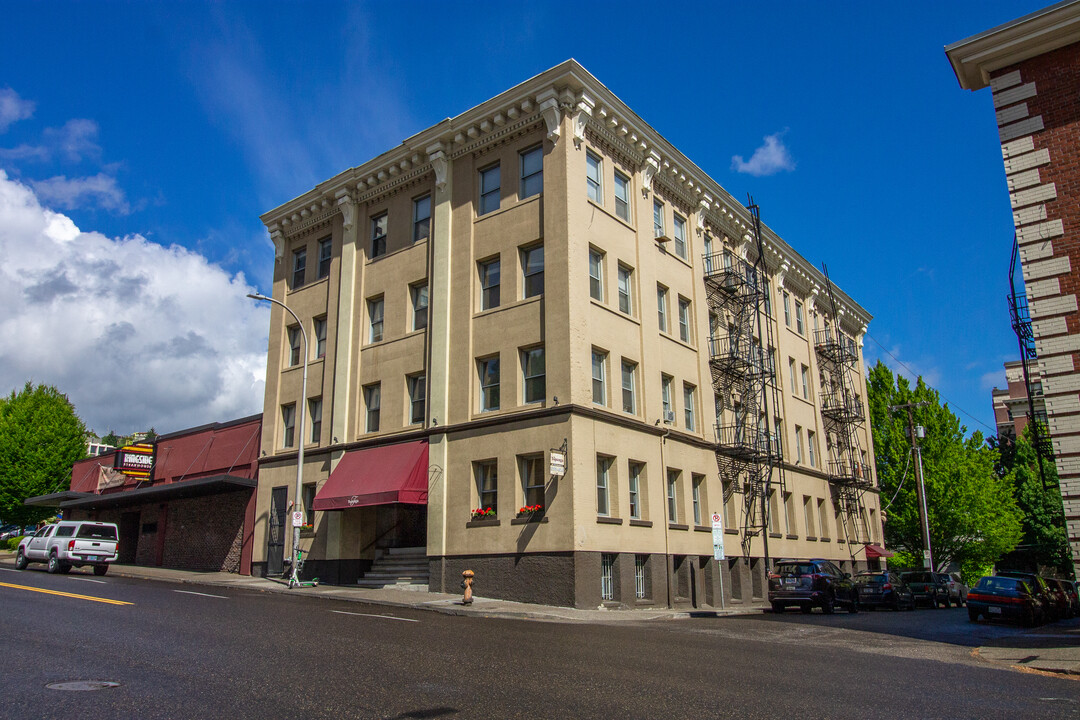 Topanga Apartments in Portland, OR - Building Photo