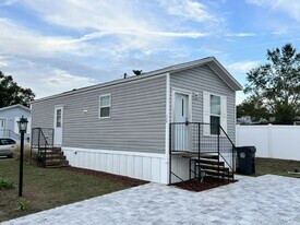 126 Southland Ct in Avon Park, FL - Building Photo