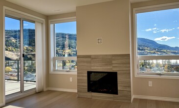 3362 Skaha Lake Rd in Penticton, BC - Building Photo - Building Photo