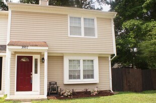 3957 Kiwanis Loop in Virginia Beach, VA - Building Photo