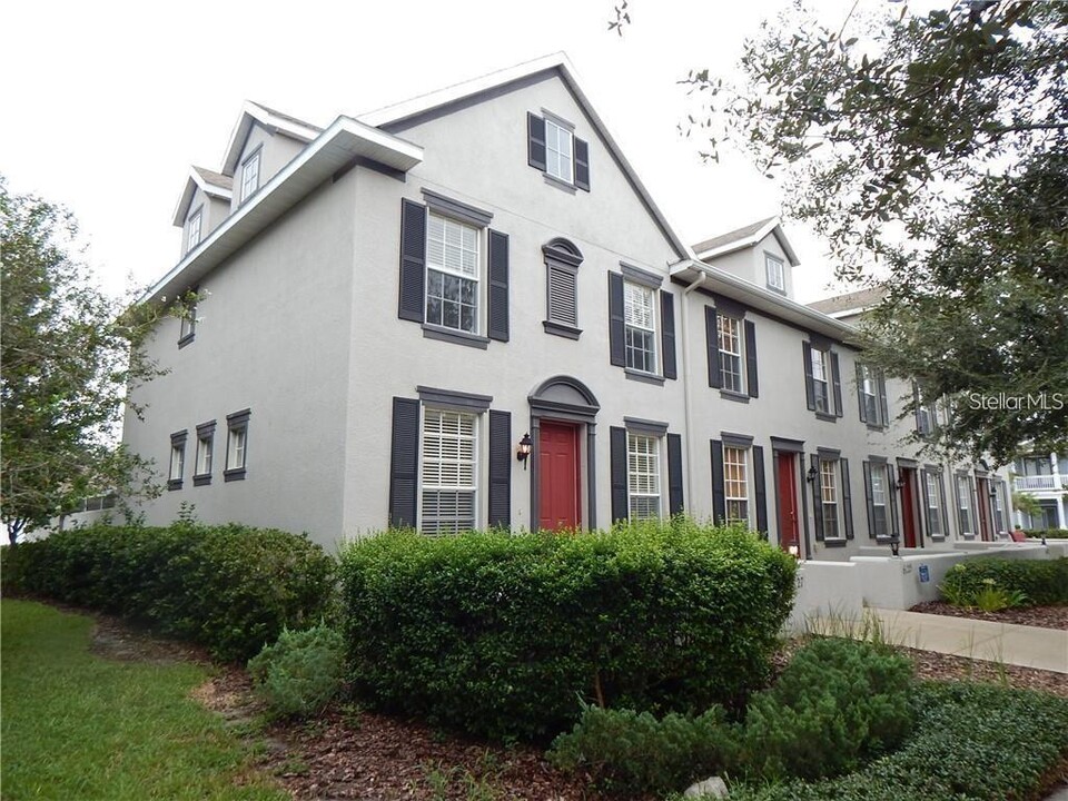 6127 Fishhawk Crossing Blvd in Lithia, FL - Building Photo