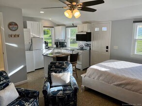 424 Pequot Ave in Groton, CT - Building Photo - Building Photo