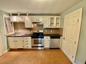 1316 Hyman Ave-Unit -2 in Hendersonville, NC - Building Photo - Building Photo