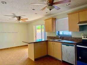 6137 Pierce St in Hollywood, FL - Building Photo - Building Photo