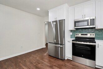 403 E 27th St, Unit Purple Room in Kannapolis, NC - Building Photo - Building Photo