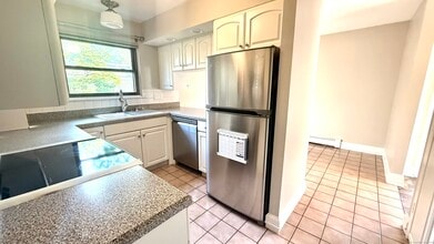 16 Clemens Ct in Rocky Hill, CT - Building Photo - Building Photo