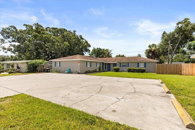 2711 South Dr in Clearwater, FL - Building Photo - Building Photo