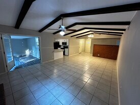 2404 Parker Ln in Austin, TX - Building Photo