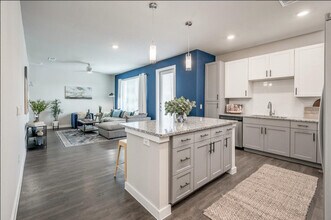 1599 Brittmoore Rd in Houston, TX - Foto de edificio - Building Photo