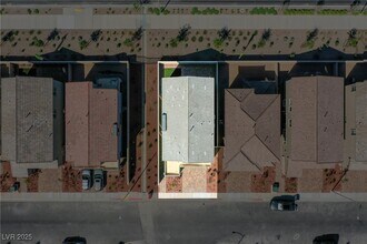 513 Preston Crst St in Henderson, NV - Building Photo - Building Photo