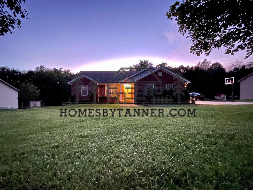 481 Yenowine Ln in Georgetown, IN - Building Photo