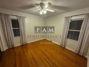 1123 W Kendall Ave in Glendale, WI - Building Photo - Building Photo