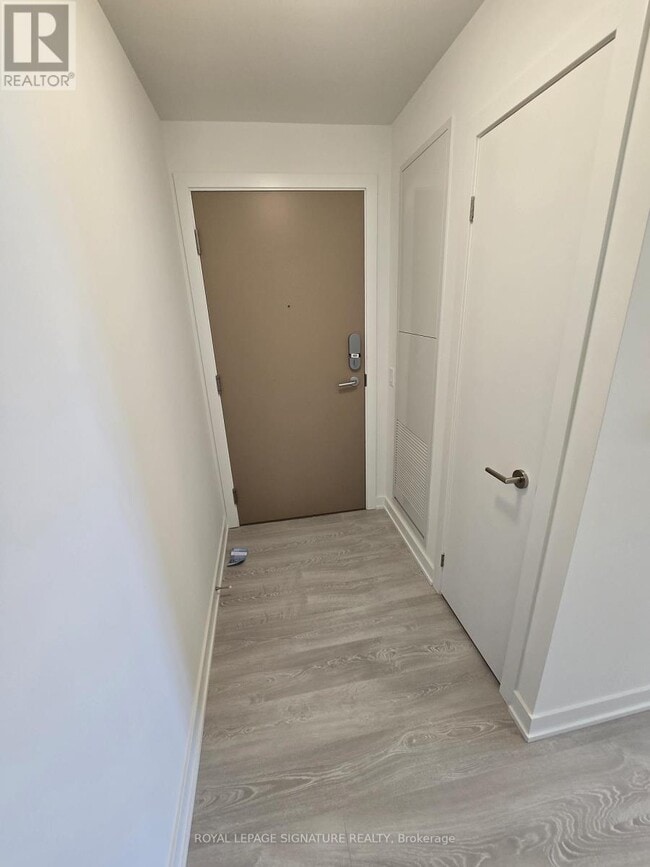 1 Quarrington Lane in North York, ON - Building Photo - Building Photo