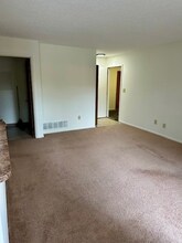 2201 Hedgerow Road, Unit C in Columbus, OH - Foto de edificio - Building Photo