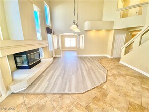 8482 Canvas Vest Ct in Las Vegas, NV - Building Photo - Building Photo