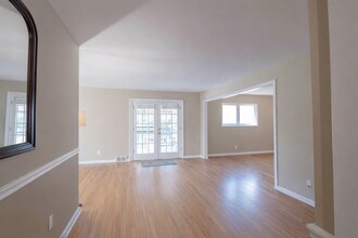 465 Meadowcrest Cir in Memphis, TN - Building Photo - Building Photo