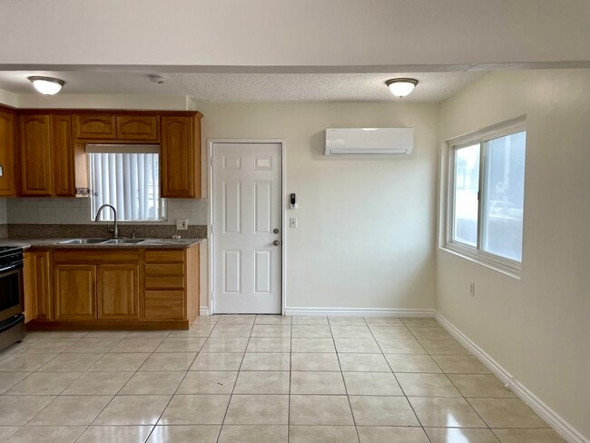 4553 Huntington Dr N in Los Angeles, CA - Building Photo - Building Photo