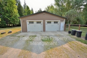 392 Beers Humbird Rd in Sagle, ID - Building Photo - Building Photo