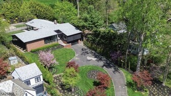 293 Wyoming Ave in Maplewood, NJ - Building Photo