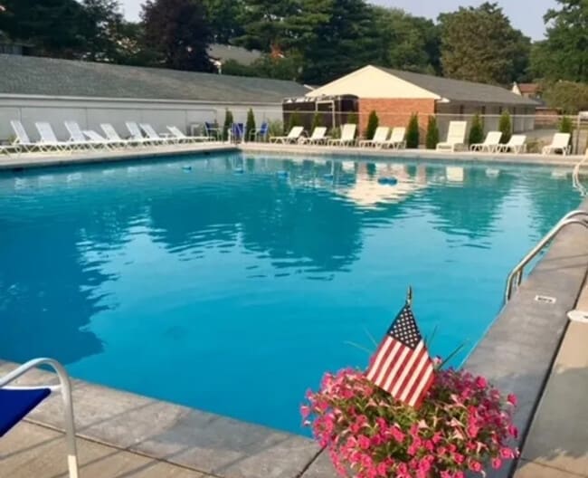 4054 Stonehenge Dr, Unit 1 in Sylvania, OH - Foto de edificio - Building Photo