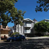 623 E Tujunga Ave Apartments