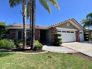 687 Black Oak Cir in Corona, CA - Building Photo - Building Photo