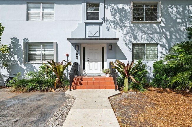 7865 SW 57th Ave in South Miami, FL - Building Photo - Building Photo