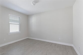 1050 Enbrook Lp in Naples, FL - Building Photo - Building Photo