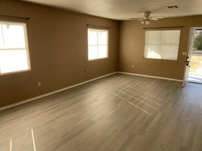 137 S Lowry St in Stillwater, OK - Building Photo - Building Photo