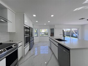 109 Gables Blvd in Weston, FL - Building Photo - Building Photo