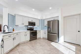 8242 S Hidden Trail Ct in Gold Canyon, AZ - Building Photo - Building Photo