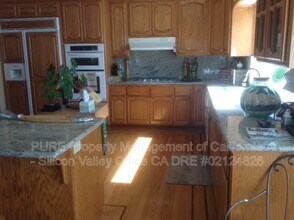 11050 Canyon Dr in San Jose, CA - Building Photo - Building Photo