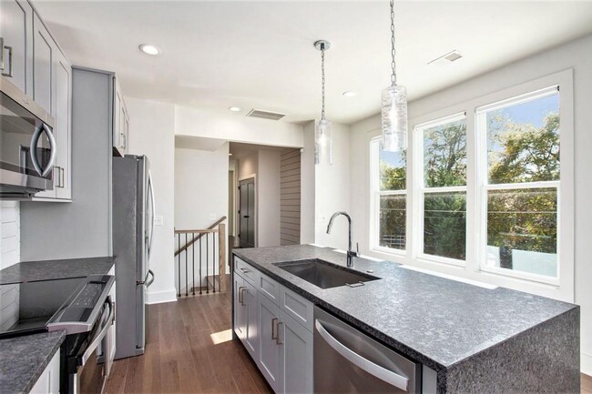 1350 May Ave SE in Atlanta, GA - Building Photo - Building Photo