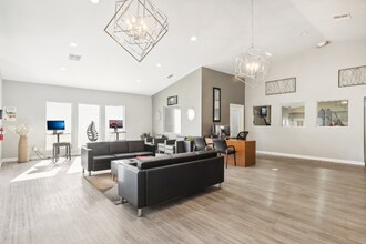 1750 Karen Ave in Las Vegas, NV - Building Photo - Building Photo