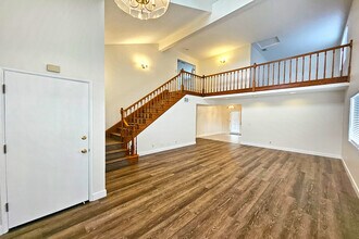 7556 Thousand Oaks Dr in Tujunga, CA - Foto de edificio - Building Photo