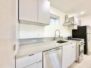 2429 W Ave 33 in Los Angeles, CA - Building Photo - Building Photo