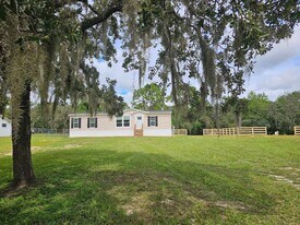 6803 W Avocado St in Crystal River, FL - Building Photo