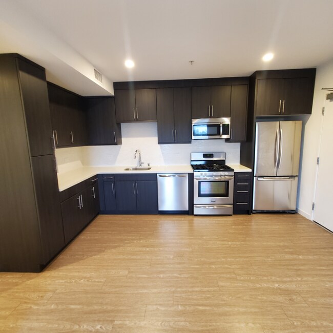 11405 Chandler Blvd in North Hollywood, CA - Building Photo - Building Photo