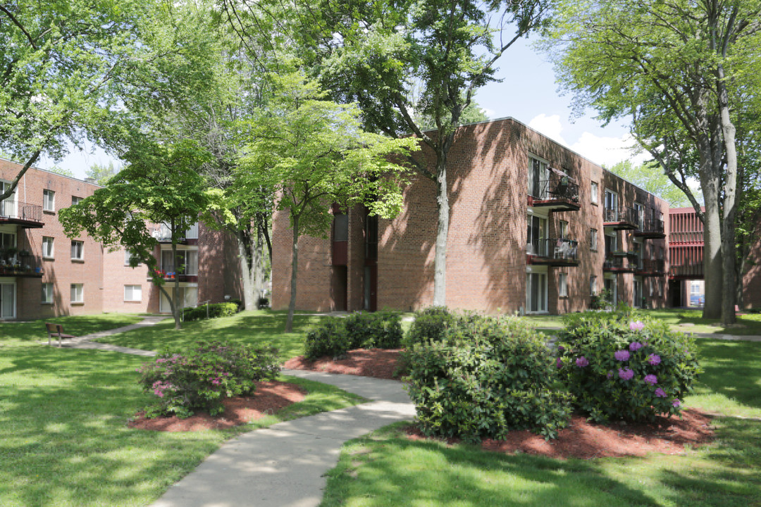 Welshwood Apartments in Philadelphia, PA - Building Photo