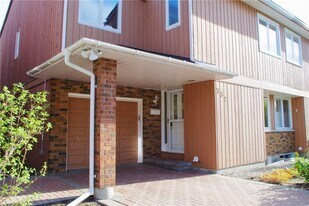 732 Mooney's Bay Pl in Ottawa, ON - Building Photo