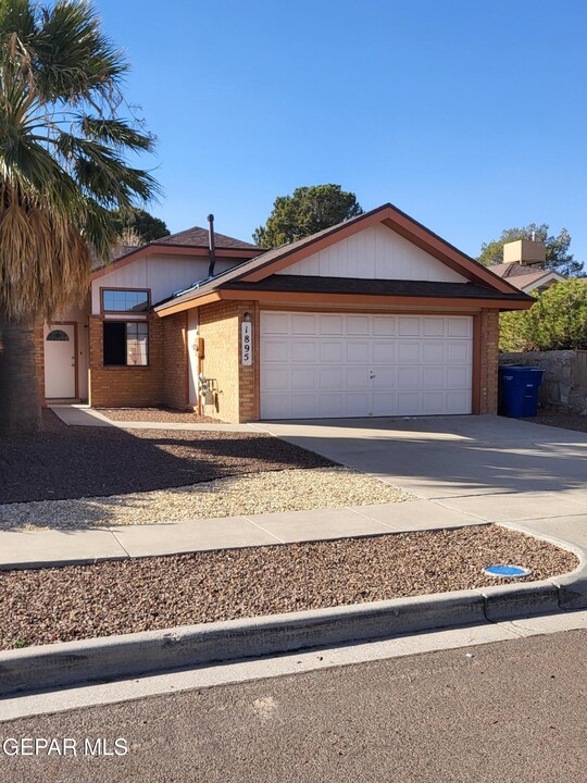 1895 Dolph Quijano Pl in El Paso, TX - Building Photo