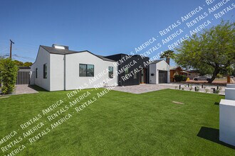4246 E Mulberry Dr in Phoenix, AZ - Building Photo - Building Photo