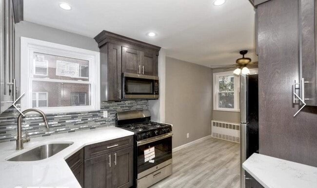 761 E 101st St, Unit #1 in Brooklyn, NY - Foto de edificio - Building Photo