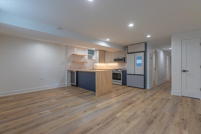 1732 W Beach Ave in Chicago, IL - Building Photo - Building Photo