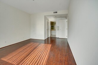 10601 Wilshire Blvd, Unit 731 in Los Angeles, CA - Foto de edificio - Building Photo