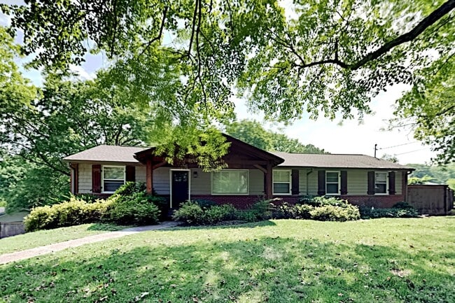 534 Whispering Hills Dr